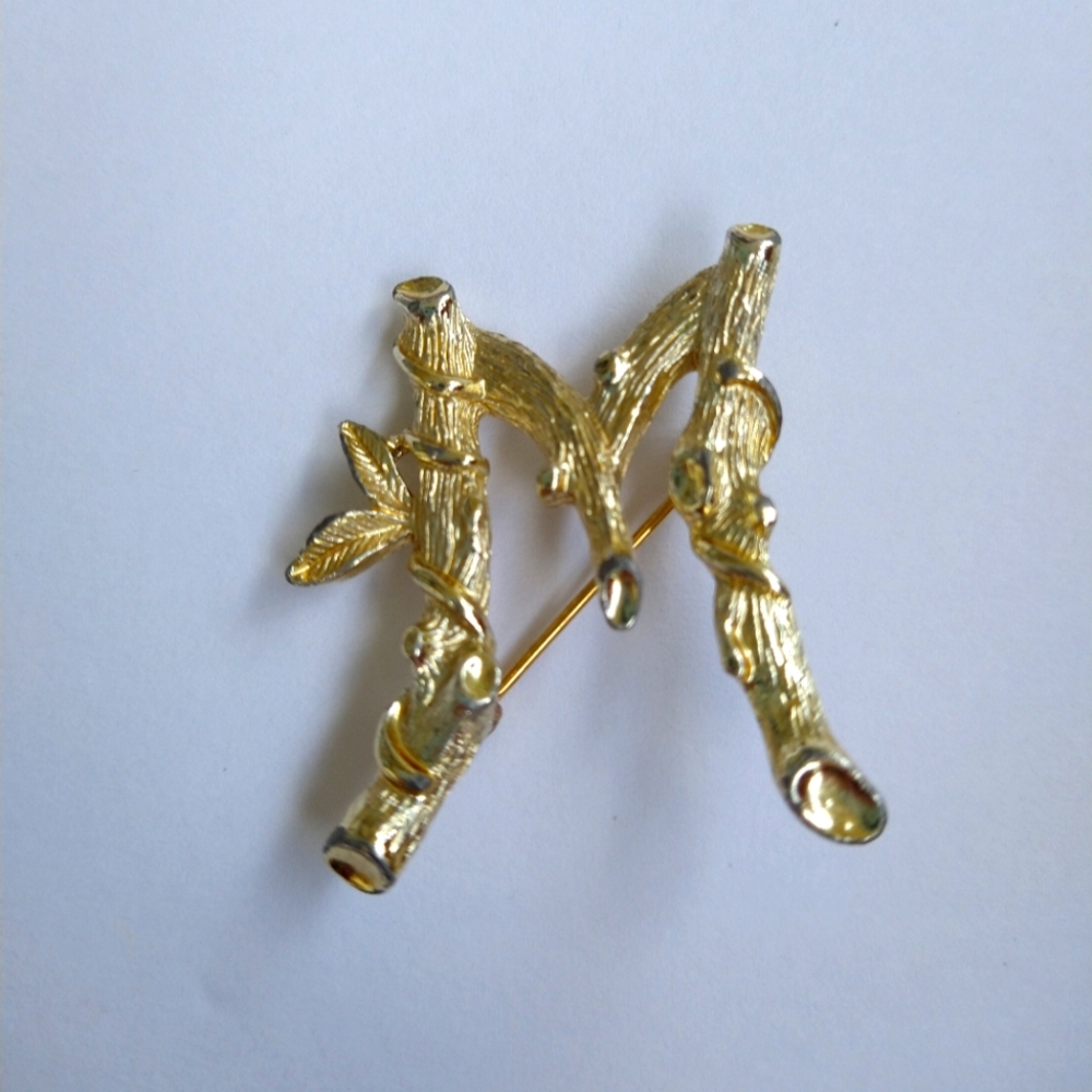 Sarah Coventry Gold Tone Monogram "M" Initial Brooch Pin